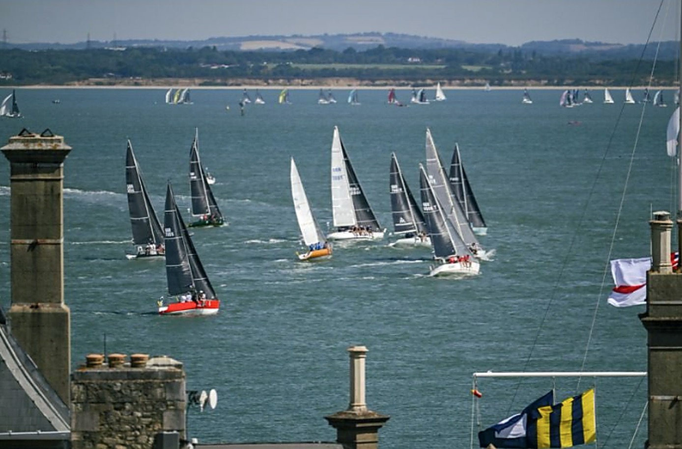 A regata mais tradicional do mundo completa 200 anos com 5 mil velejadores e um troféu inédito